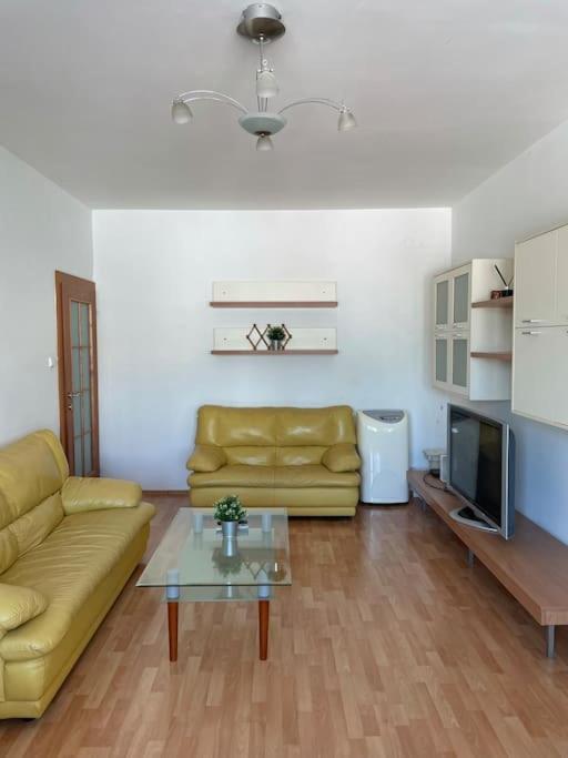 Apartman Obchodna Bratislava Exterior foto